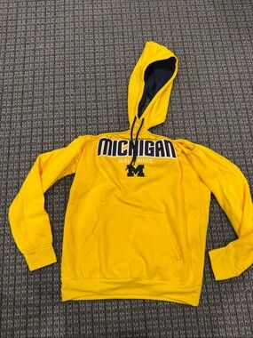 Univ. of Michigan Yellow off the shoulder cut out Hoodie Sweatshirt. Size med